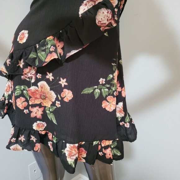 Haute Rogue Black Floral Mini Wrap summer dress Sz S/M 😎 - Picture 5 of 14